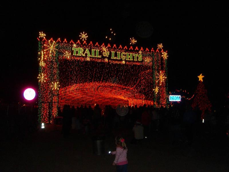 2005/12(Dec)/01(Christmas-Lights)/02(AustinTrail Lights)/800x600_2005-12-22-19.JPG